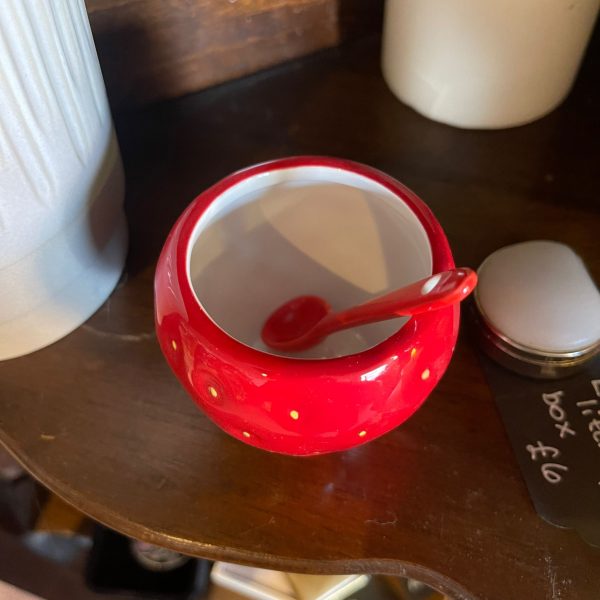 Sweet little vintage Avon ceramic jam pot Strawberry design - Image 2
