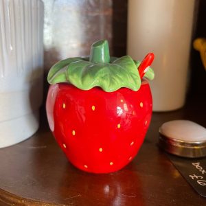 Sweet little vintage Avon ceramic jam pot Strawberry design