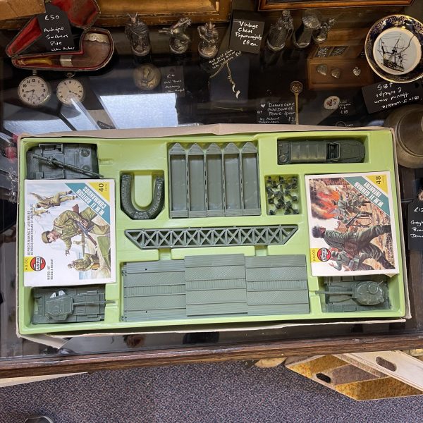 Airfix Pontoon Bridge Assault Set, 1974 - Image 4