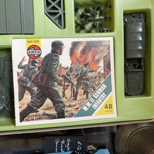 Airfix Pontoon Bridge Assault Set, 1974 - Image 2