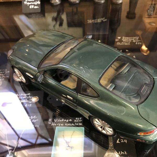 Aston Martin DB7 Vantage Car - Scale 1/18 - Image 2