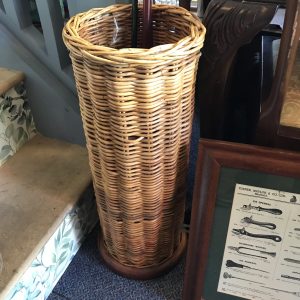 Umbrella Basket With Liner Plate Base
