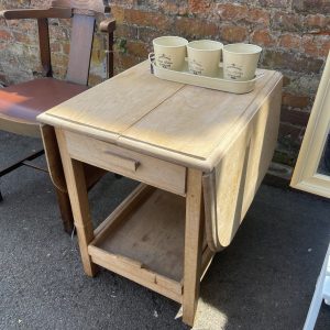 Fabulous Extendable Pine Table With Tray