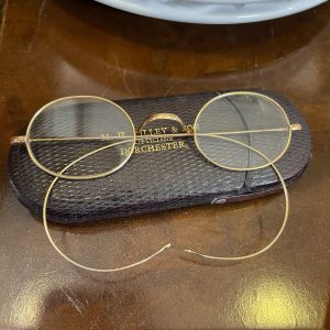 Splendid Antique Oval Spectacles With Case