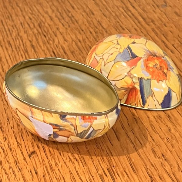 Little floral tin egg container - Image 2