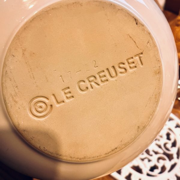 Le Creuset Glazed Stoneware Serving Pot/Soup Tureen Large 20cm in colour Dune - Image 4