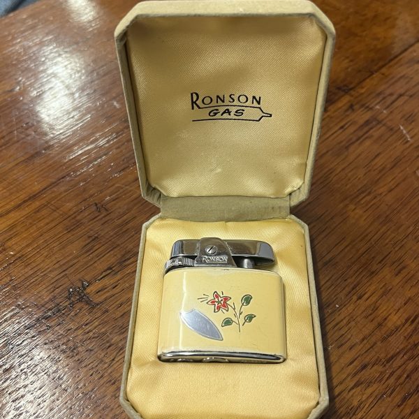 Ronson Petite Vintage Metalwork Floral Lighter - Image 3