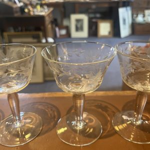 Beautiful vintage etched glasses set of 4