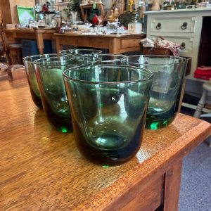 Set of 6 gorgeous emerald green vintage glasses
