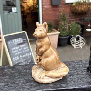 Kangaroo, Wade